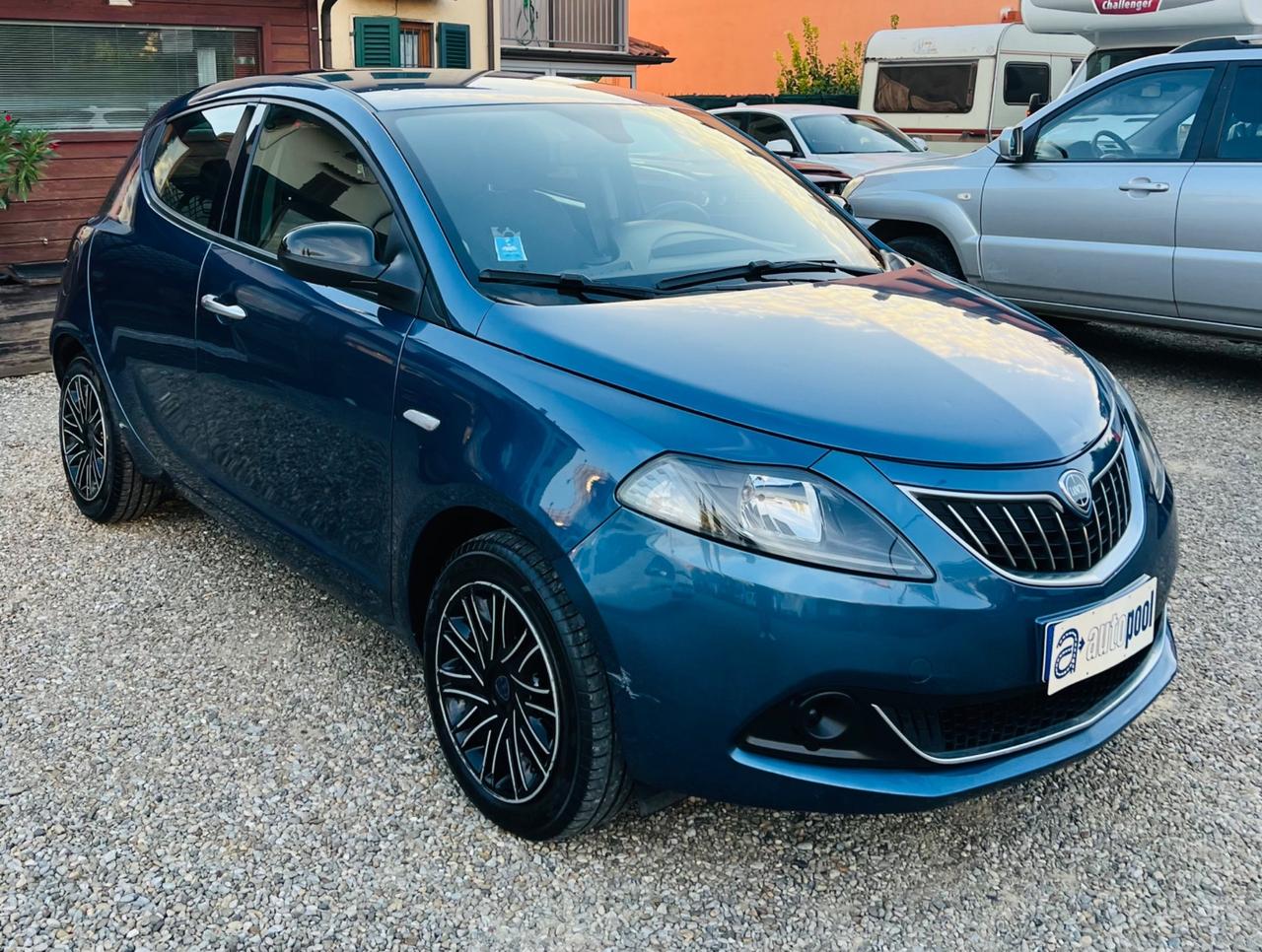 Lancia Ypsilon 1.0 FireFly 5 porte S&S Hybrid Silver