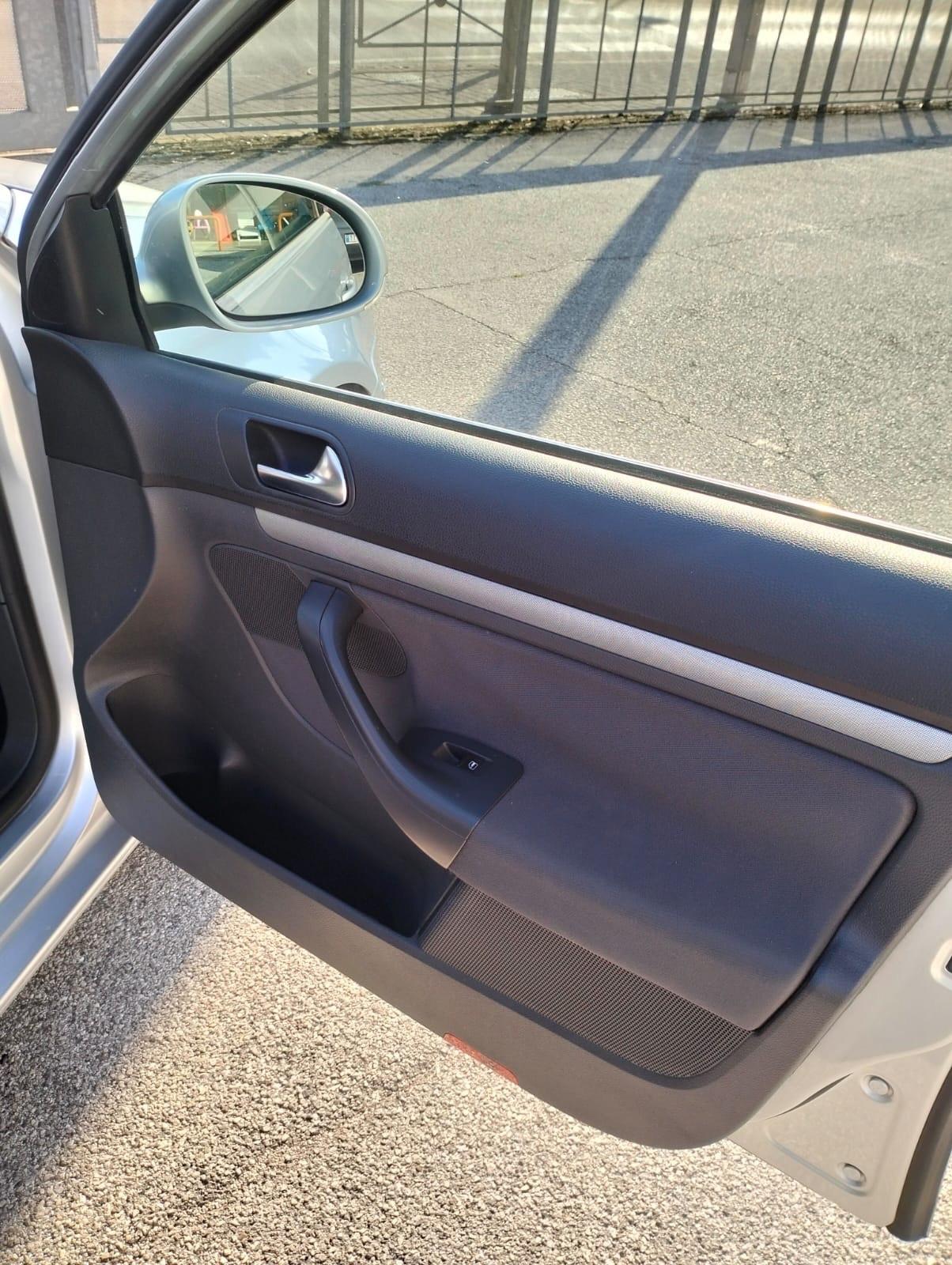 Volkswagen Golf Var. 1.6 Comfortline