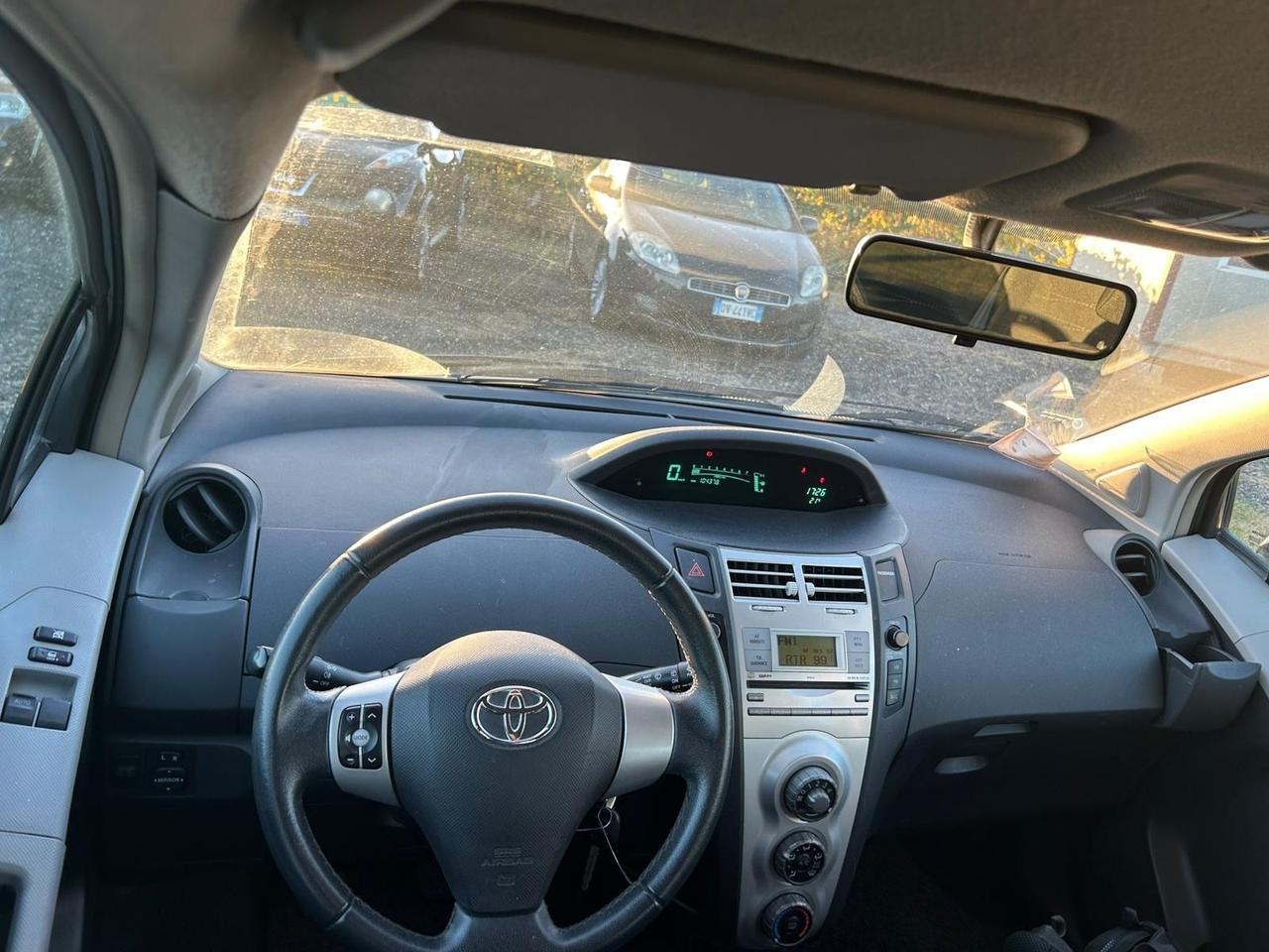 Toyota Yaris 1.0 5 porte Sol