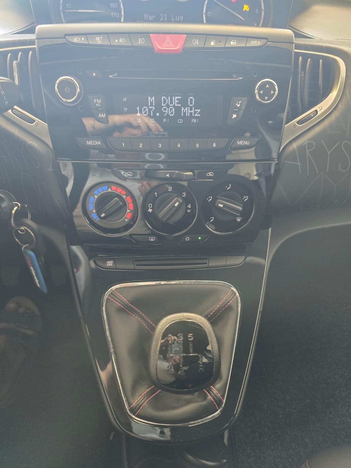 Lancia Ypsilon 0.9 TwinAir 85 CV 5 porte Metano Ecochic Gold