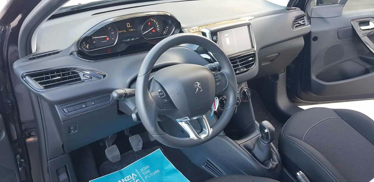 Peugeot 208 PureTech 82 Style "KM 9400"