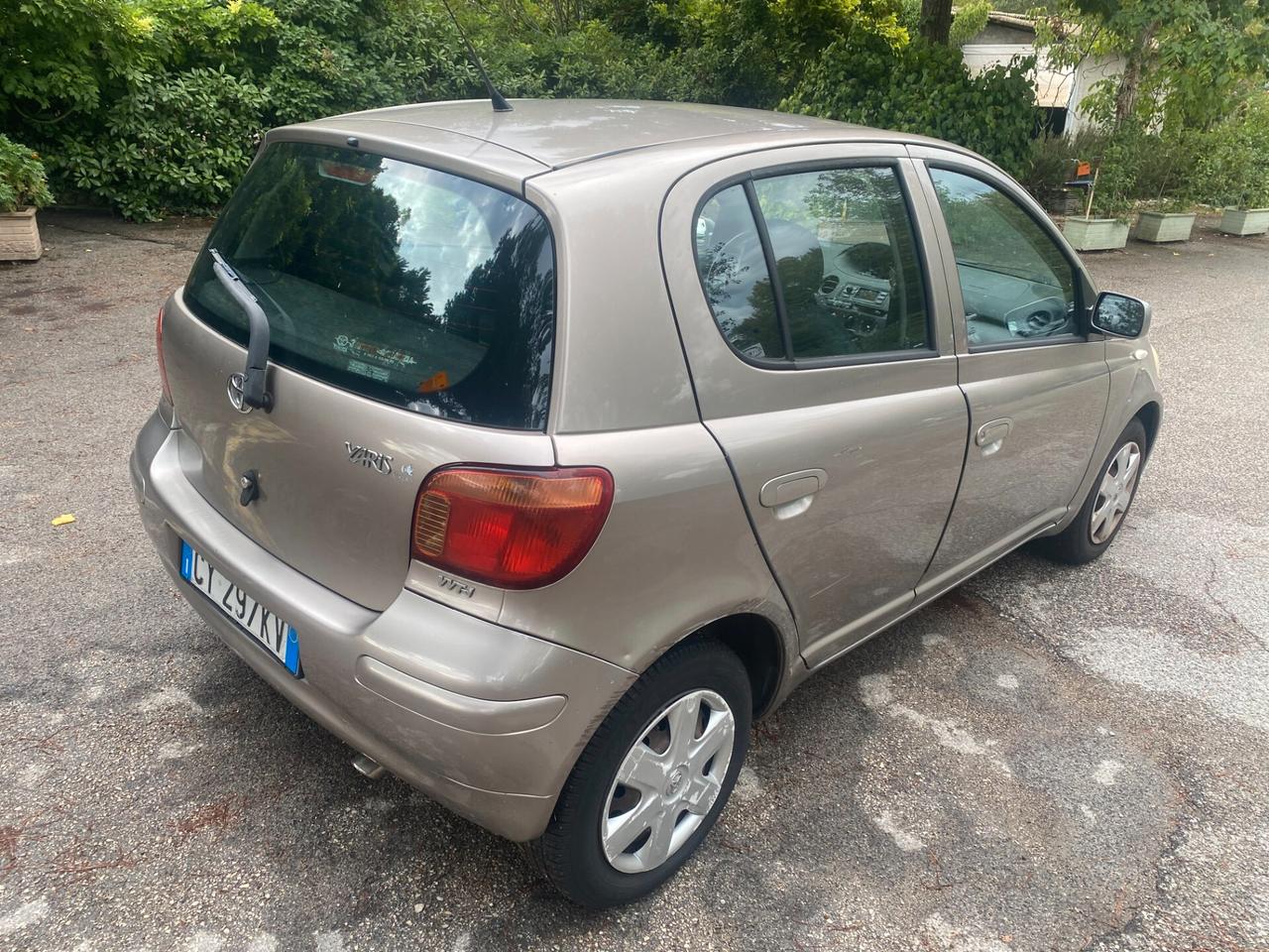 Toyota Yaris 1.0i 16V cat 5 porte Sol