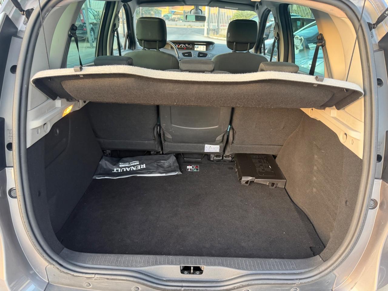 Renault SCENIC 1.5 dCi 110CV 2015 - TOM TOM