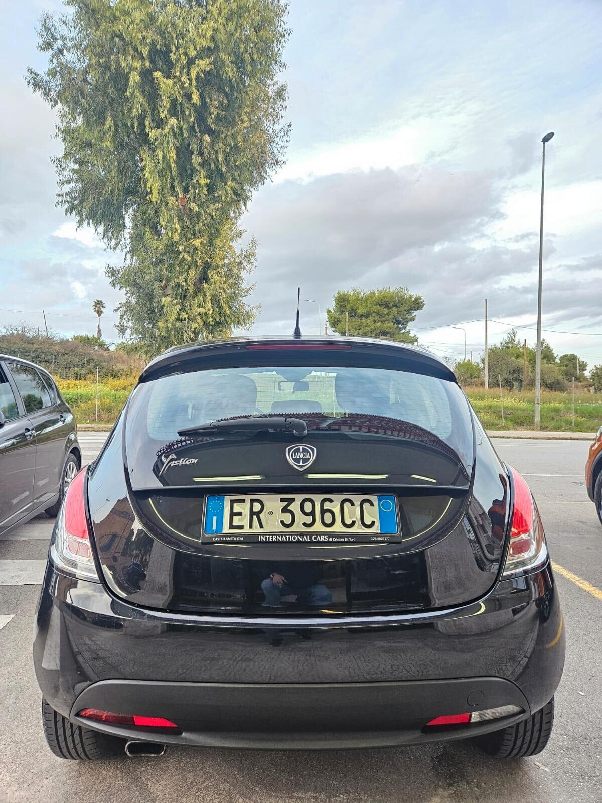 Lancia Ypsilon AUTOMATICA 900 benz 85cv