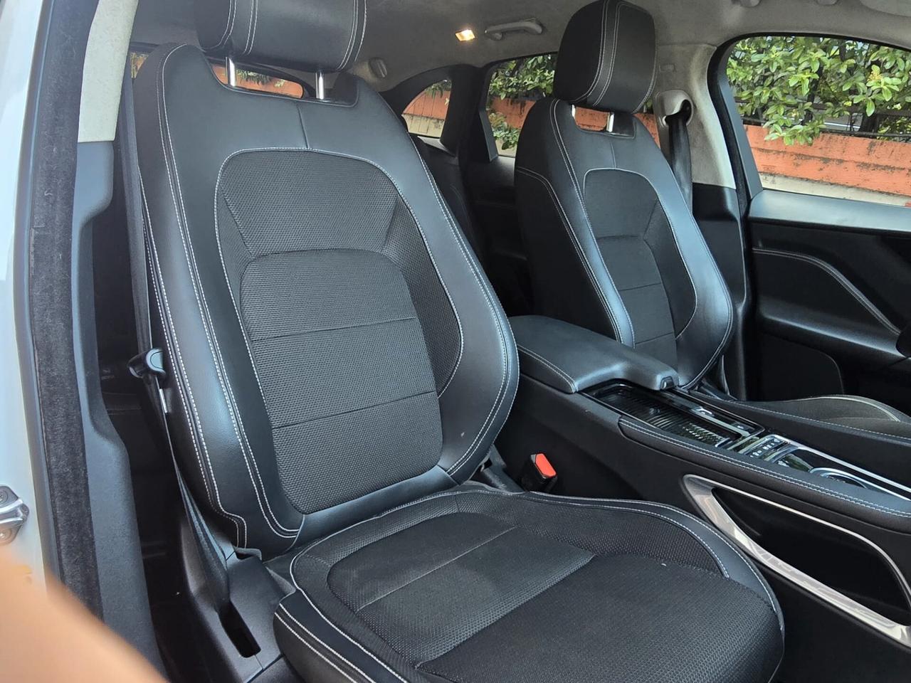 Jaguar F-Pace 3.0 D V6 300 CV AWD aut. R-Sport