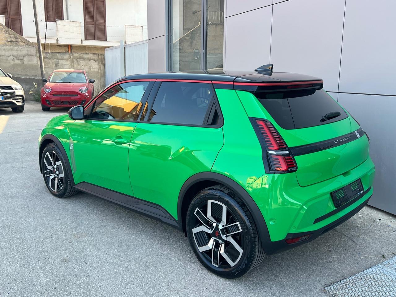 Renault R 5 E-Tech range possibilità noleggio no scoring