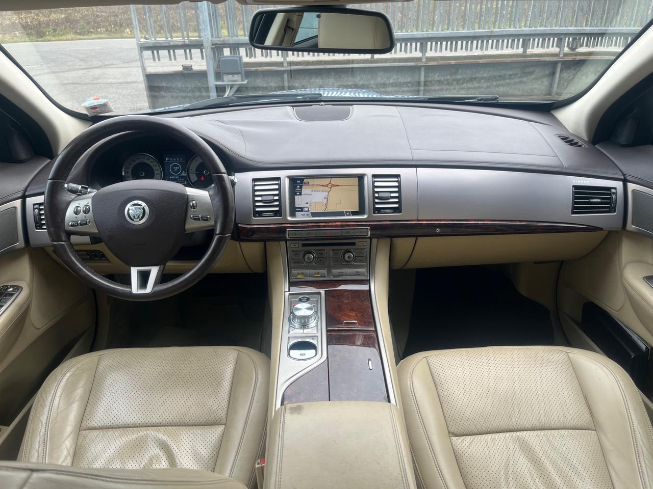 Jaguar XF 2.7D V6 Premium Luxury Grandinata