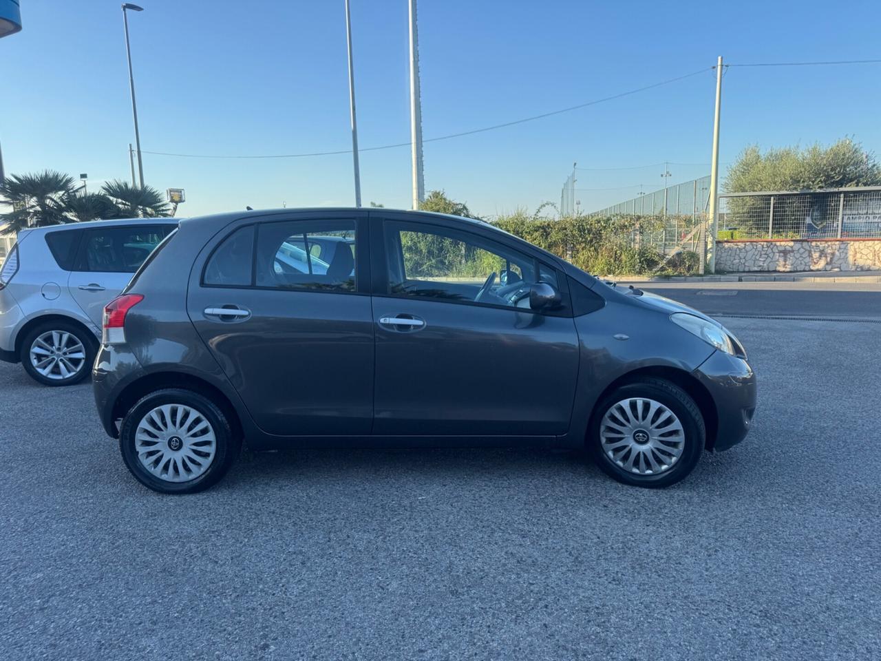 Toyota Yaris 1.0 5 porte Sol