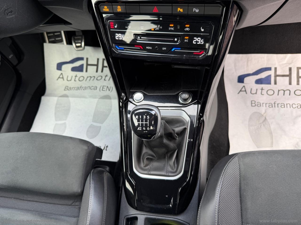 VOLKSWAGEN T-Roc 2.0TDI R-LINE NAVI LED PELLE MATRIX