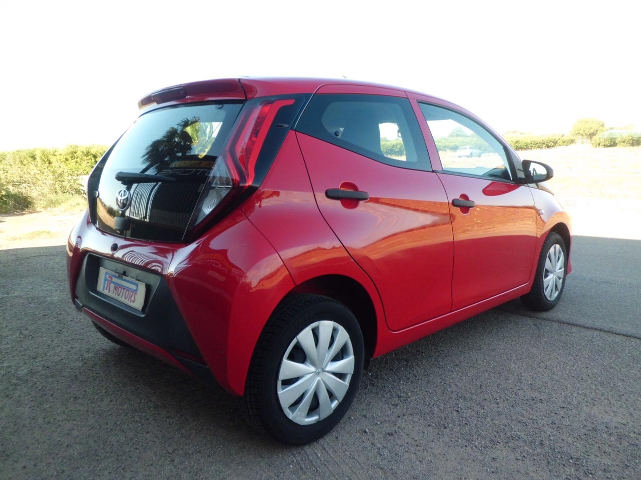 Toyota Aygo Connect 1.0 VVT-i 72 CV 5 porte x-clusiv red style MMT