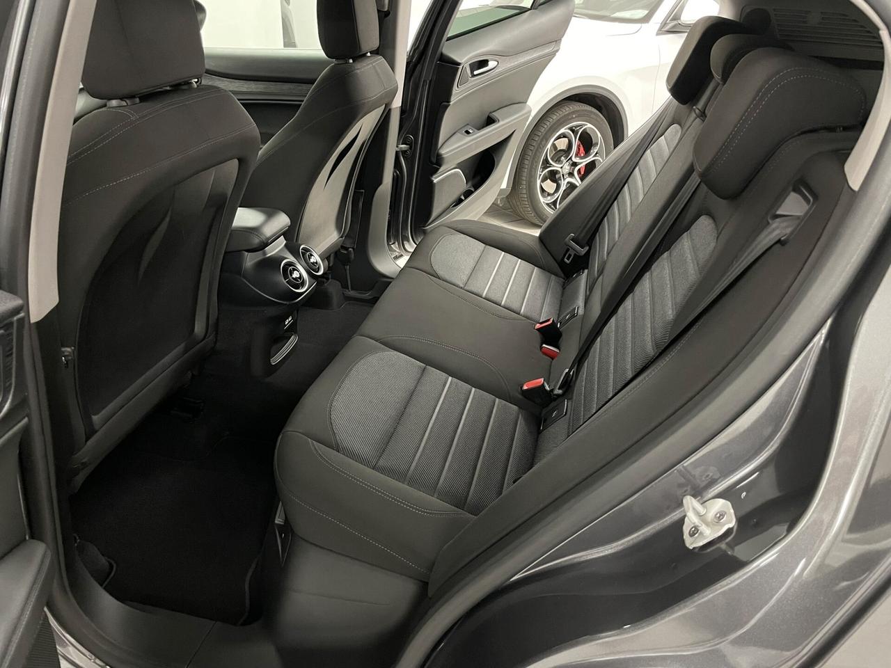 Alfa Romeo Stelvio 2.2 TD 160 CV BUSINESS AT8 DISTRIBUZIONE ESEGUITA NAVI 18" SENSORI VETRI SCURI UNICO PROPRIETARIO