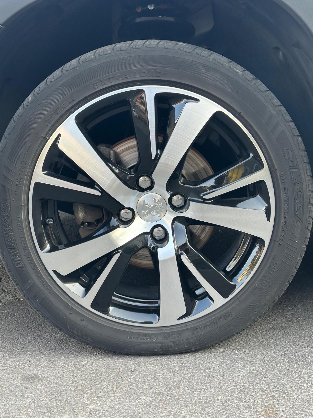 Peugeot 2008 1.6 Blue-HDI 120CV Allure