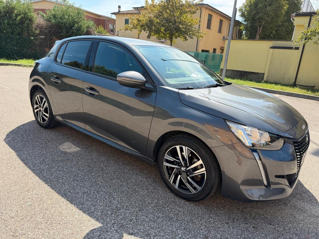 Peugeot 208 1.2 - NAV. - NEOPATENTATI - 12 MESI DI GARANZIA -