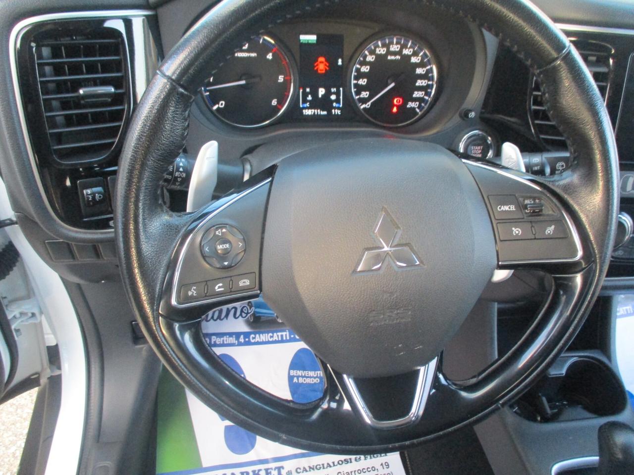 Mitsubishi Outlander 2.2 DI-D 4WD Instyle Plus Navi 2016