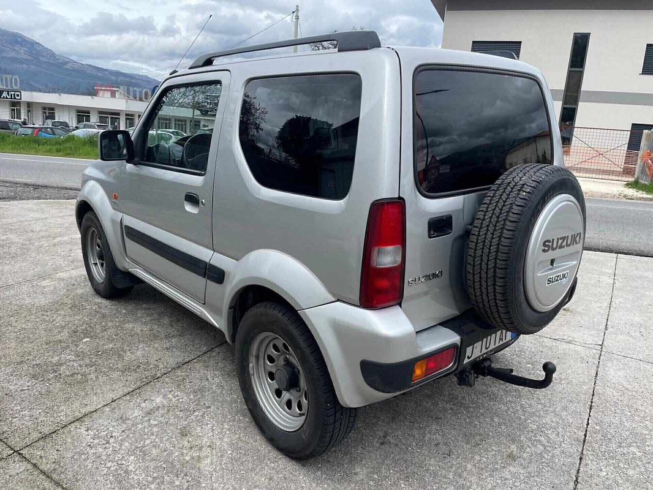 Suzuki Jimny 1.5 DDiS cat 4WD GANCIO TRAINO TAGLIANDATA 4 GOMME NUOVE