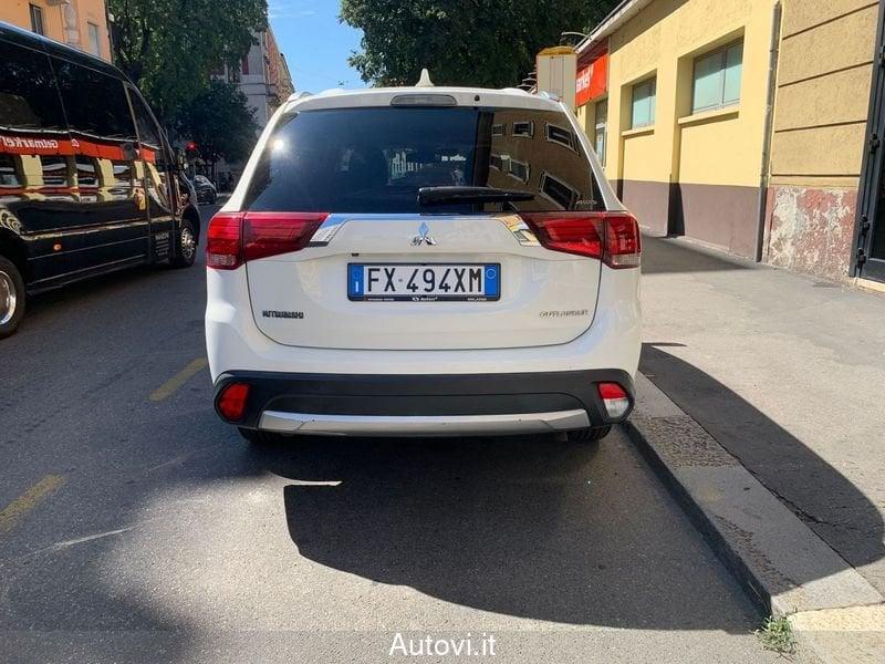 Mitsubishi Outlander 2.2 DI-D 4WD Instyle Plus SDA 7p.