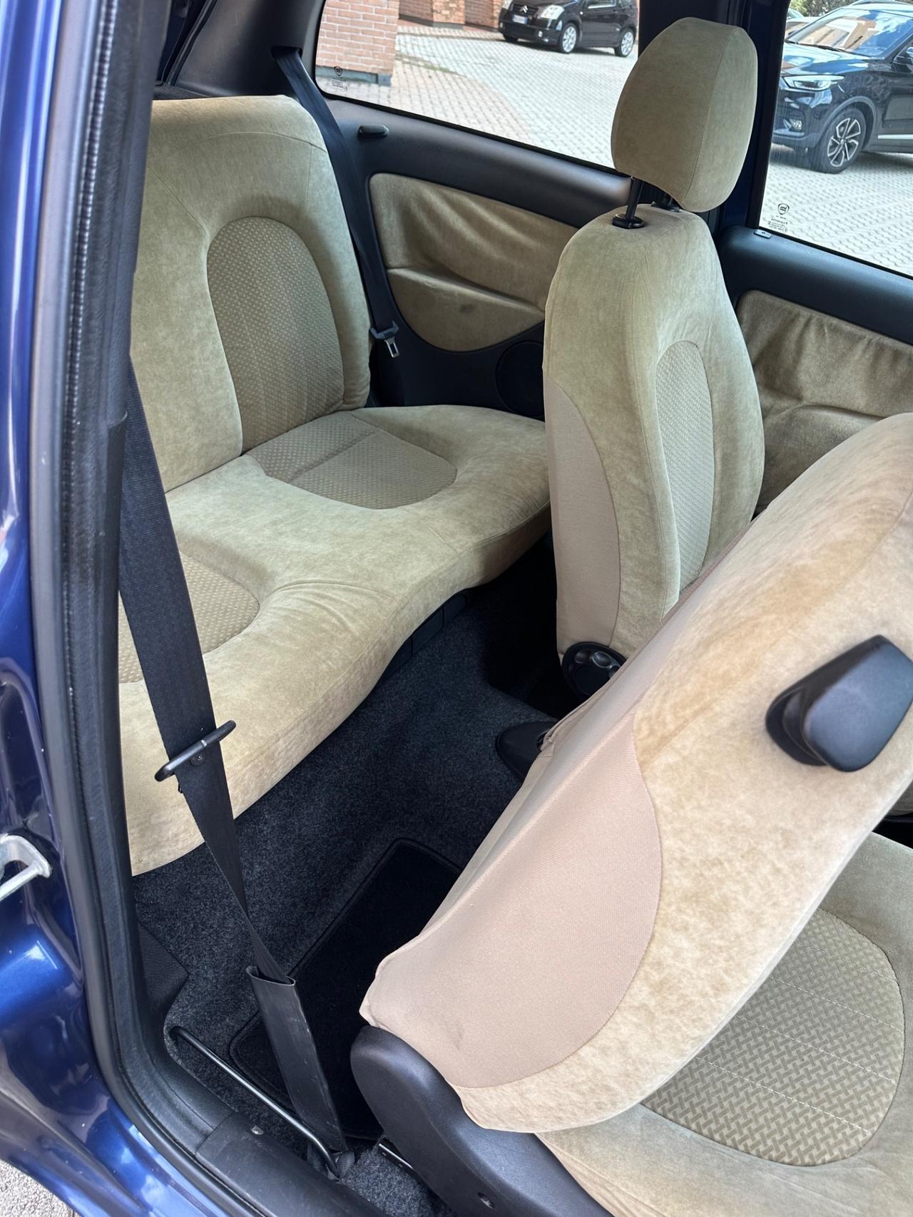 Lancia Ypsilon 1.3 MJT 90 CV Platino
