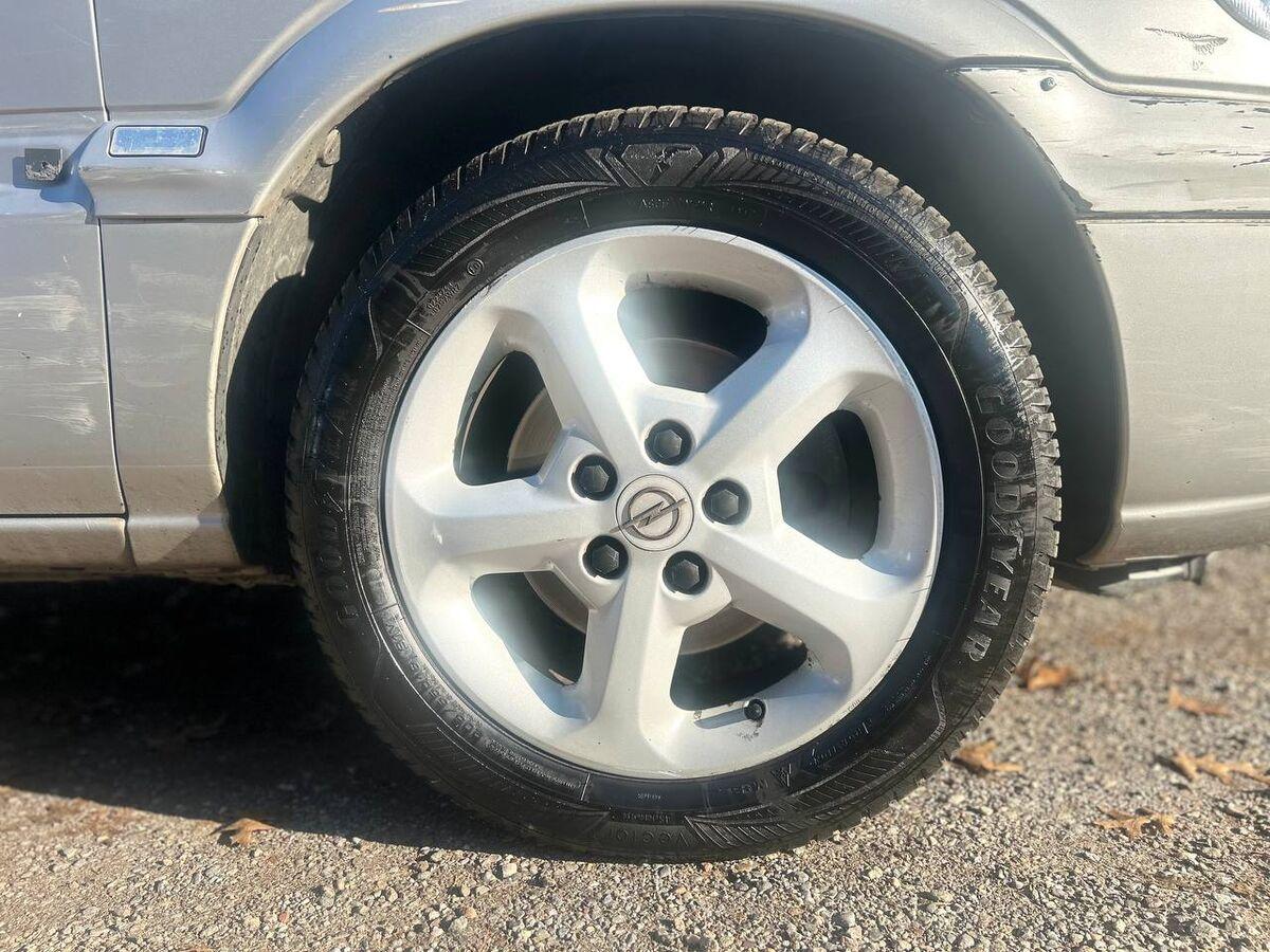 Opel Zafira Zafira 1.8 16v Sport Design 7 POSTI!