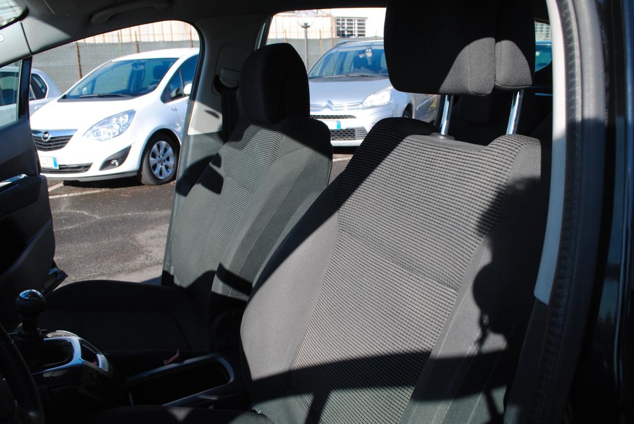 PEUGEOT 5008 1.6 HDI 111 CV OK NEOPATENTATI