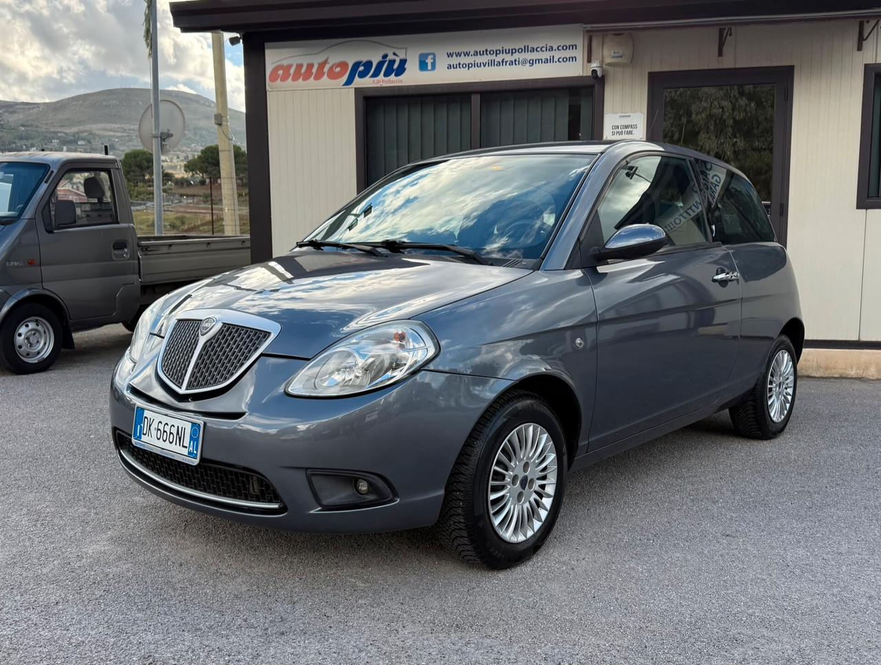Lancia Ypsilon 1.3 MJT 75 CV Argento