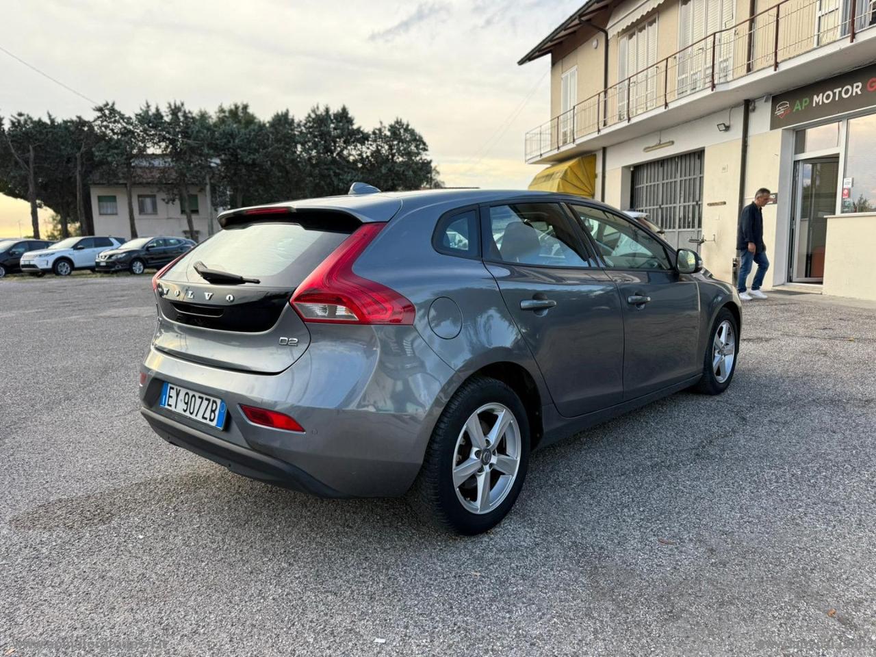 VOLVO V40 D2 Momentum