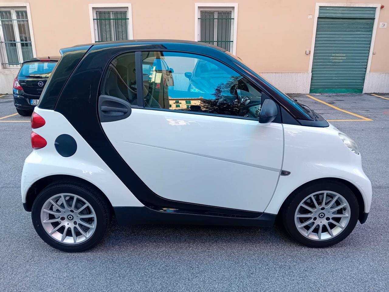 Smart ForTwo 1000 45 kW MHD coupé pure