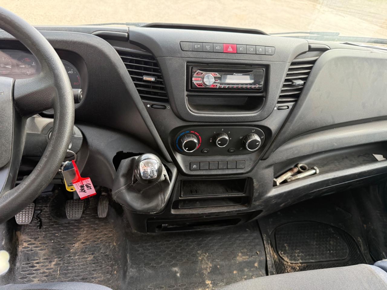 Iveco Daily 35C16 cassone fisso con gru FASSI F32A