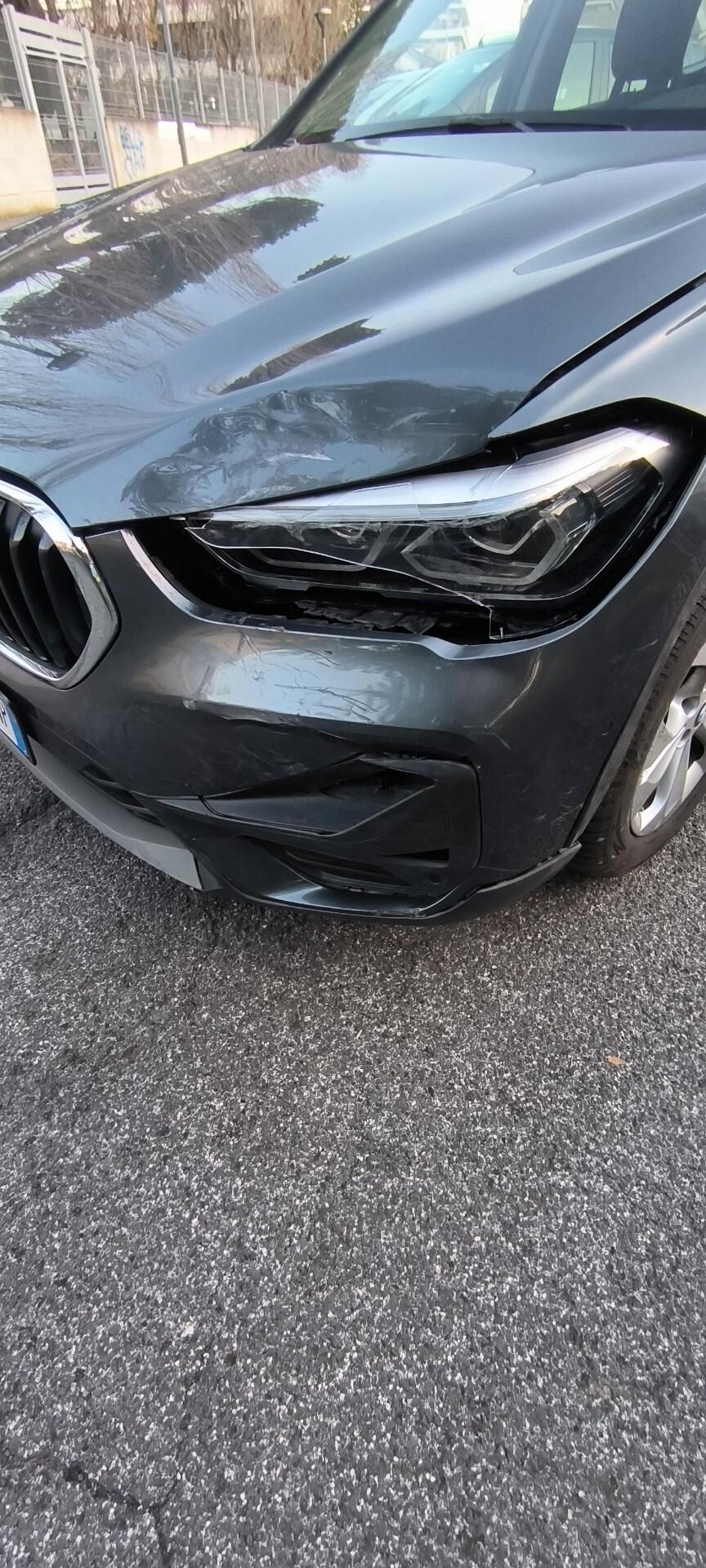 BMW X1 auto incidentata