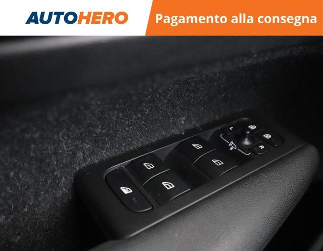 VOLVO XC40 T2 Geartronic Momentum Pro