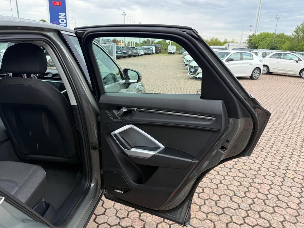 Q3 SPB 45 TFSI e S tronic Business Plus