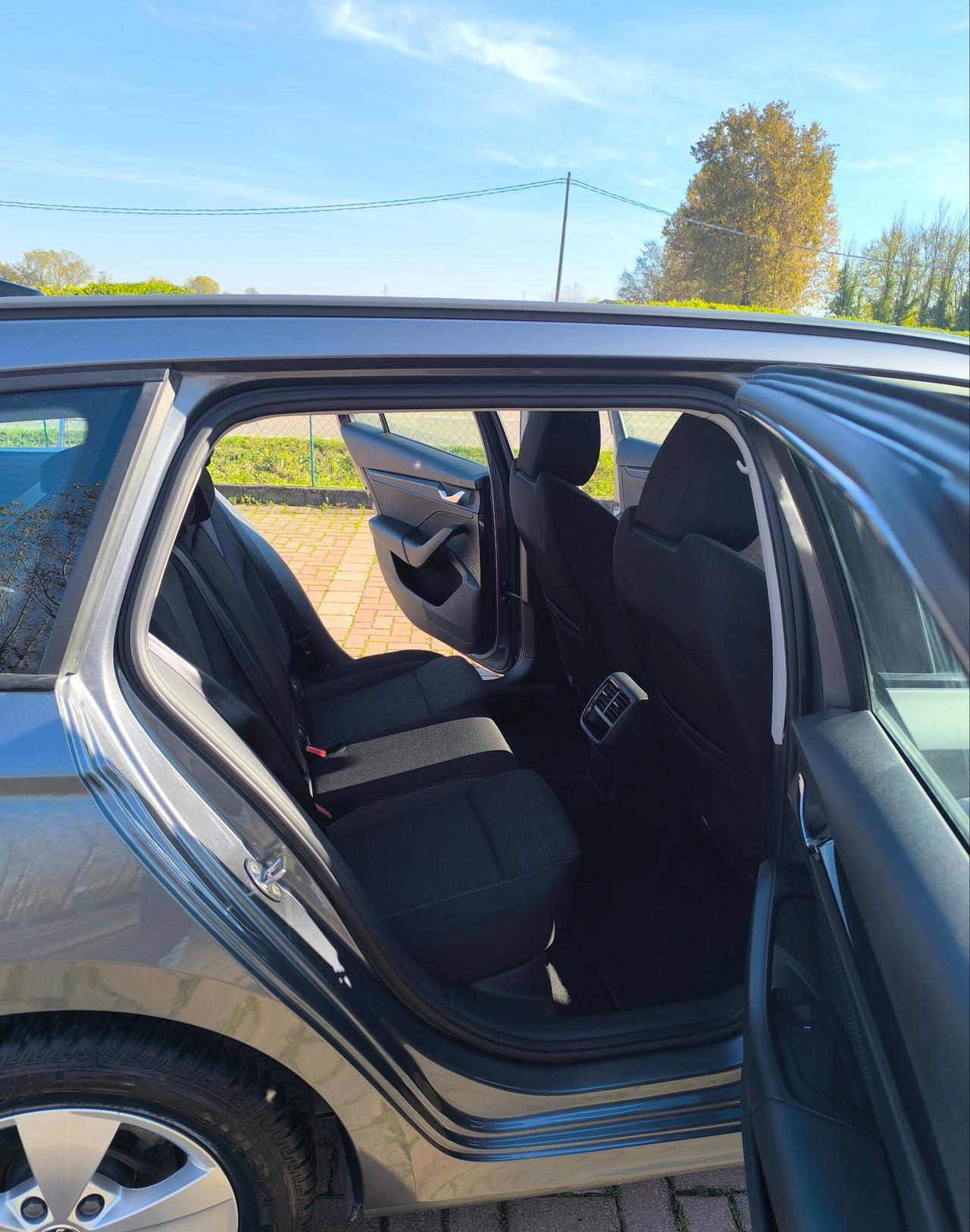 Skoda Octavia 1.0 e-TEC DSG Wagon Executive