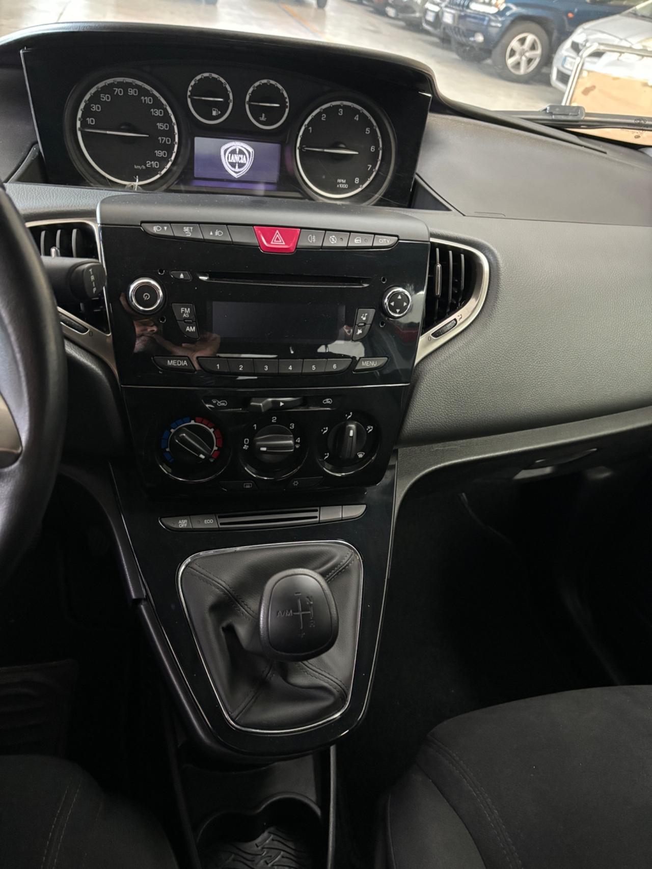 Lancia Ypsilon 0.9 TwinAir 85 CV 5 porte S&S Gold