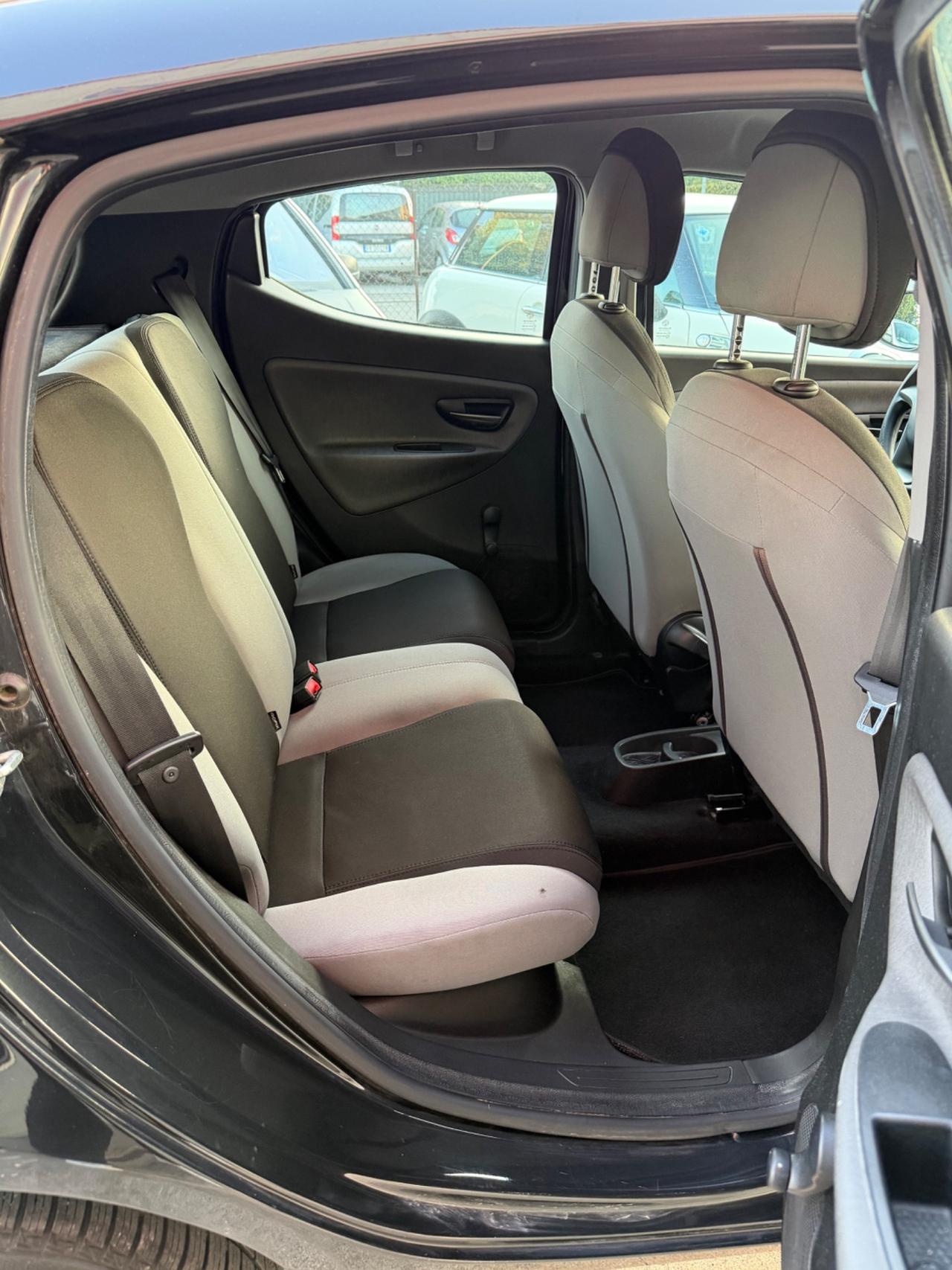 Lancia Ypsilon 85 CV 5 porte Metano Ecochic - Garanzia 12mesi