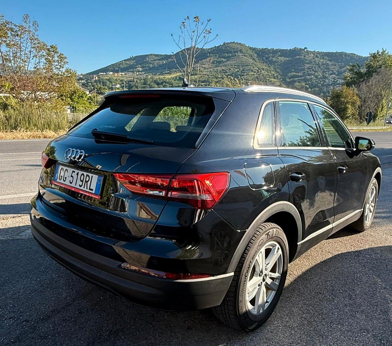 Audi Q3 35 2.0 tdi Business s-tronic