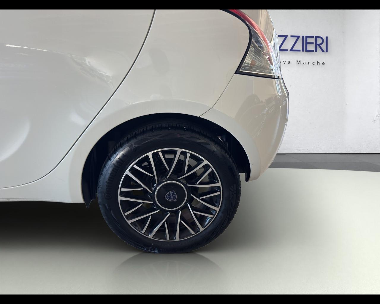 LANCIA Ypsilon 3ª serie - Ypsilon 1.0 FireFly 5 porte S&S Hybrid Platino