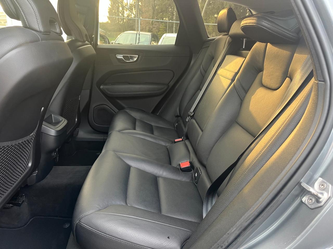 Volvo XC 60 XC60 B4 (d) AWD Geartronic Momentum Pro