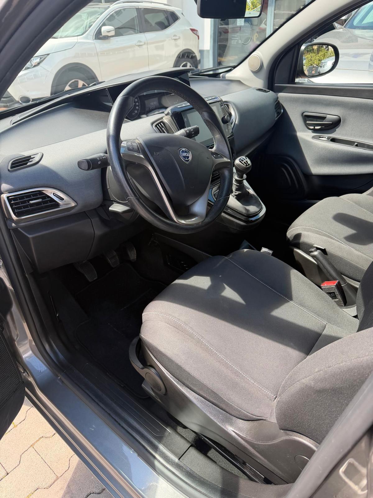 Lancia Ypsilon 1.0 FireFly 5 porte S&S Hybrid Gold