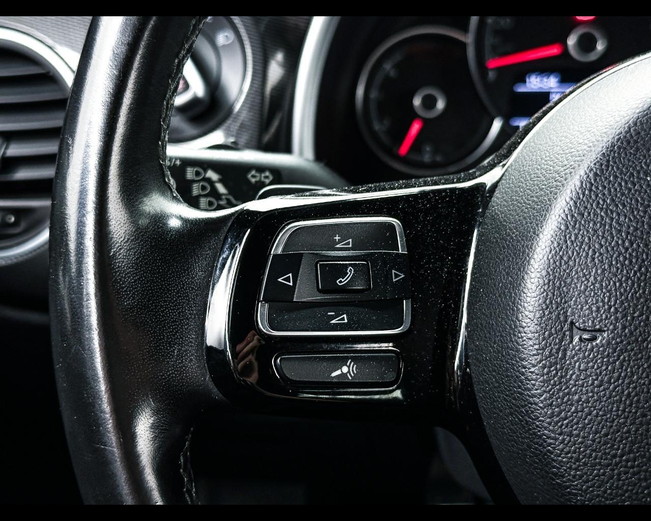 VOLKSWAGEN Maggiolino Cabrio 2.0 TDI DSG 150 CV R-LINE