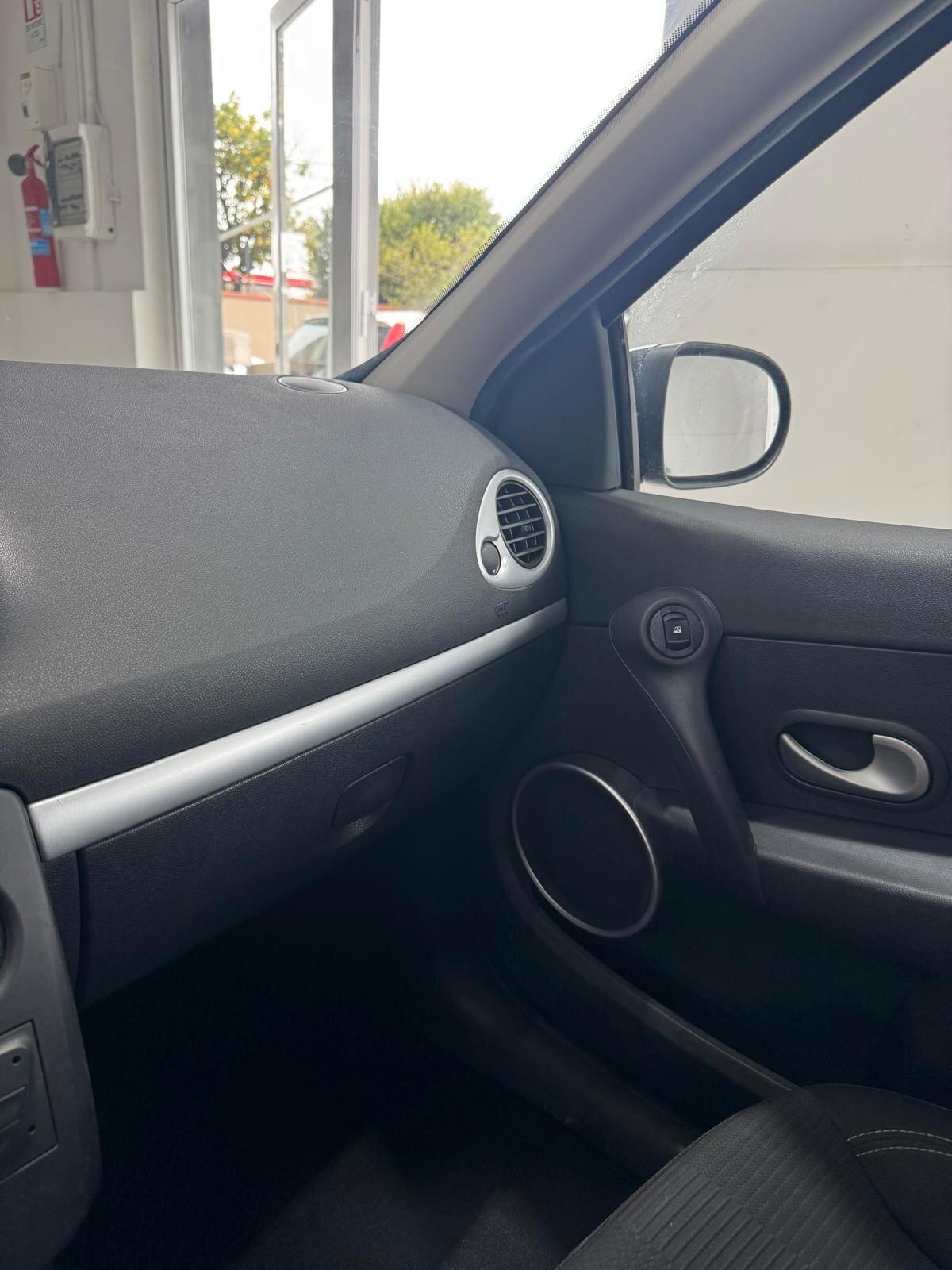 Renault Clio 1.2 16V 5 porte Luxe