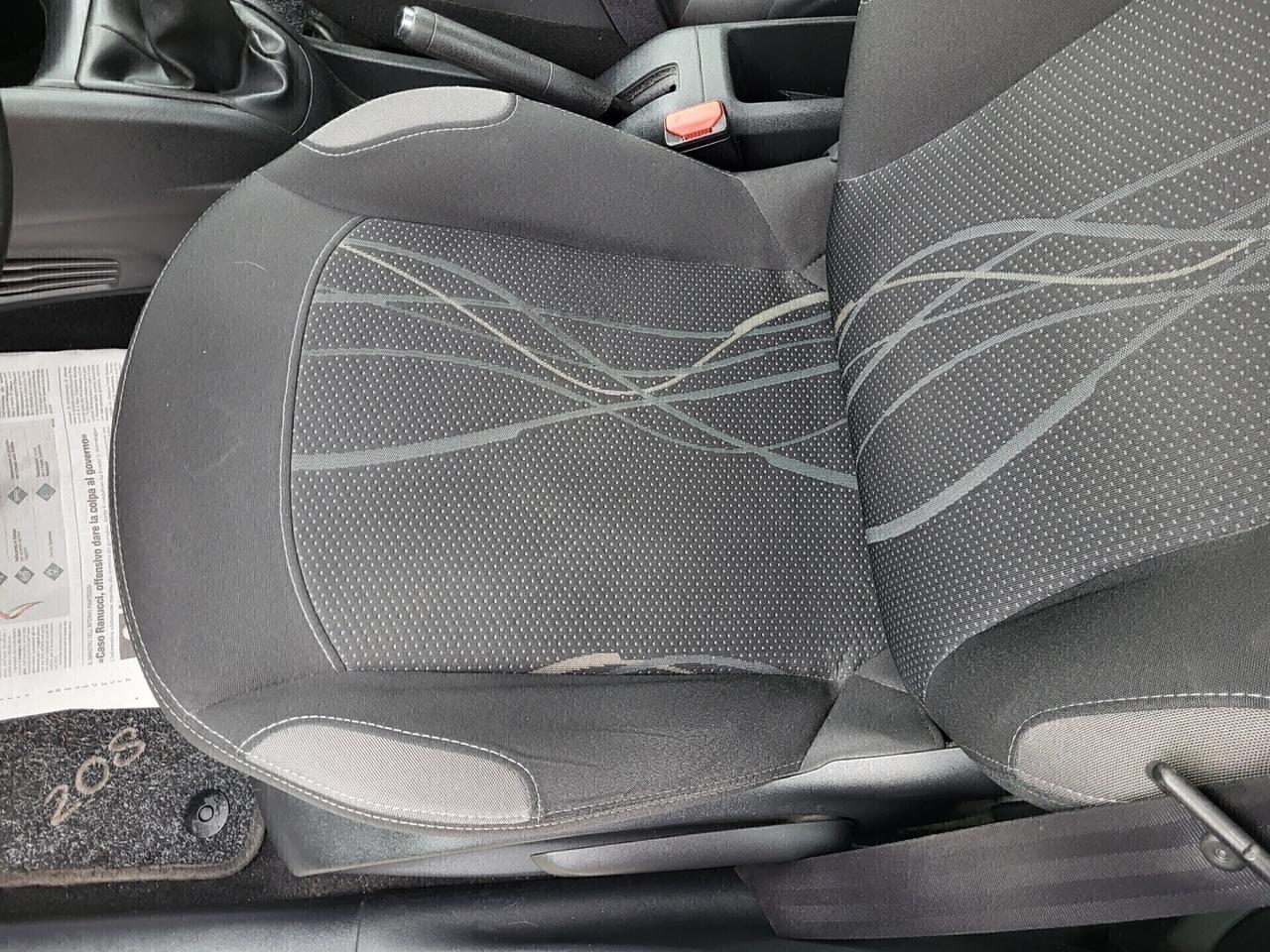 PEUGEOT 208 1,4 HDI-UNICO PROPRIETAR-4 REVISIONI