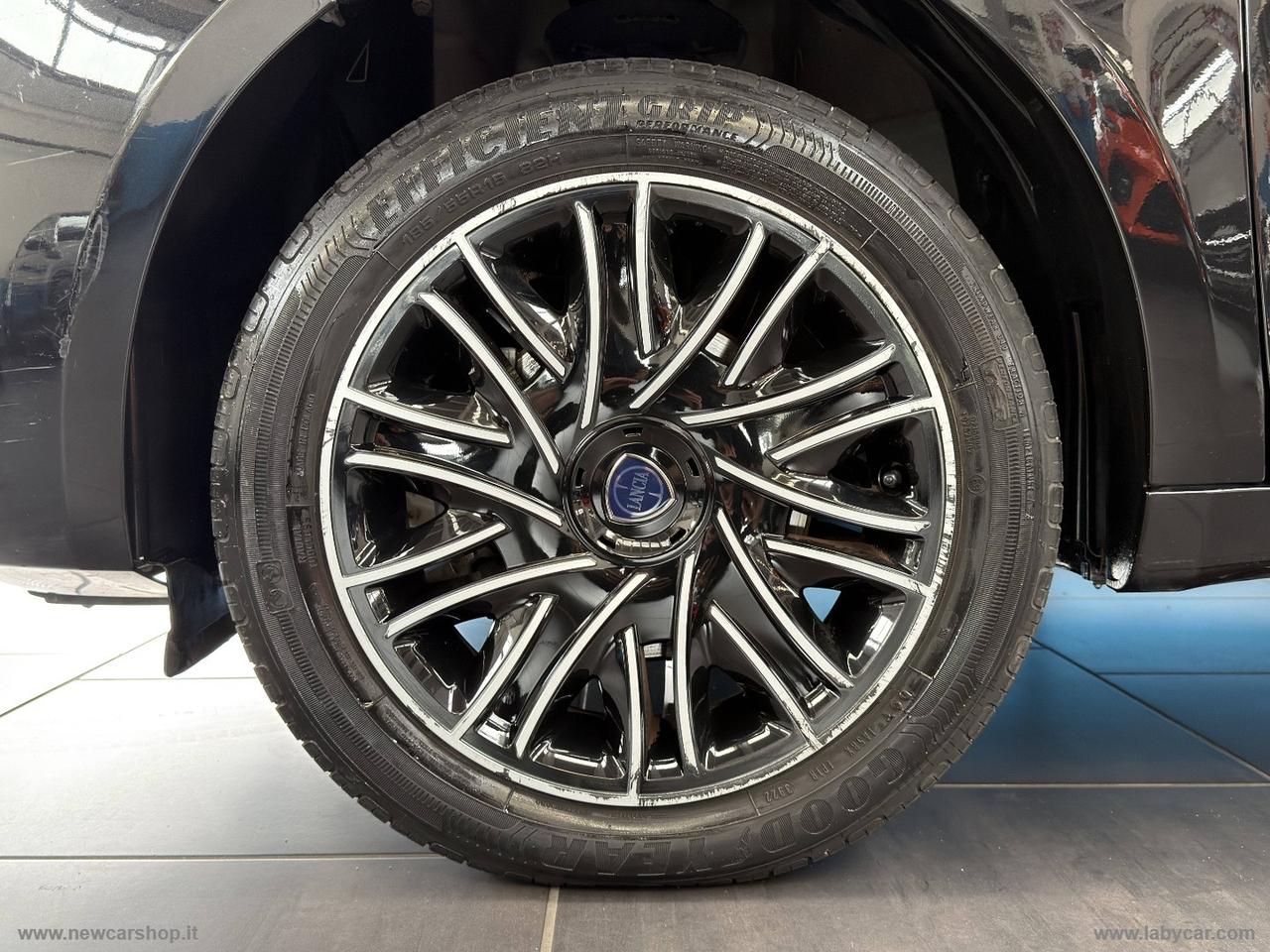 LANCIA Ypsilon 1.0 FireFly 5p.S&S Hybryd Gold NEOPATENTATI