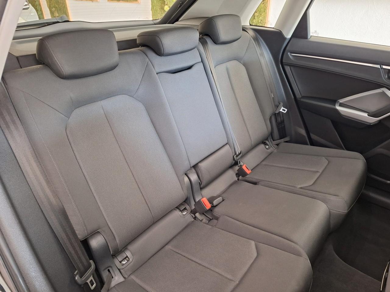 Audi Q3 35 TDI S tronic Business