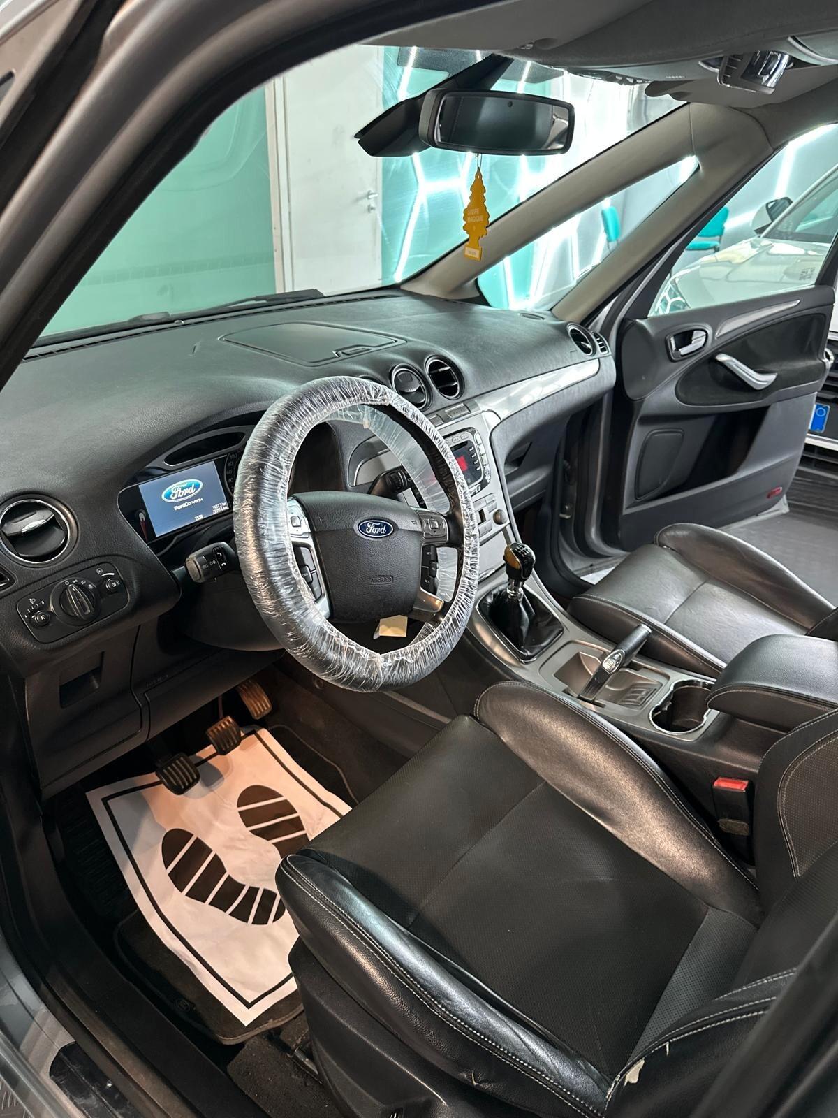 Ford Galaxy 2.2 TDCi 175 CV Ghia DPF