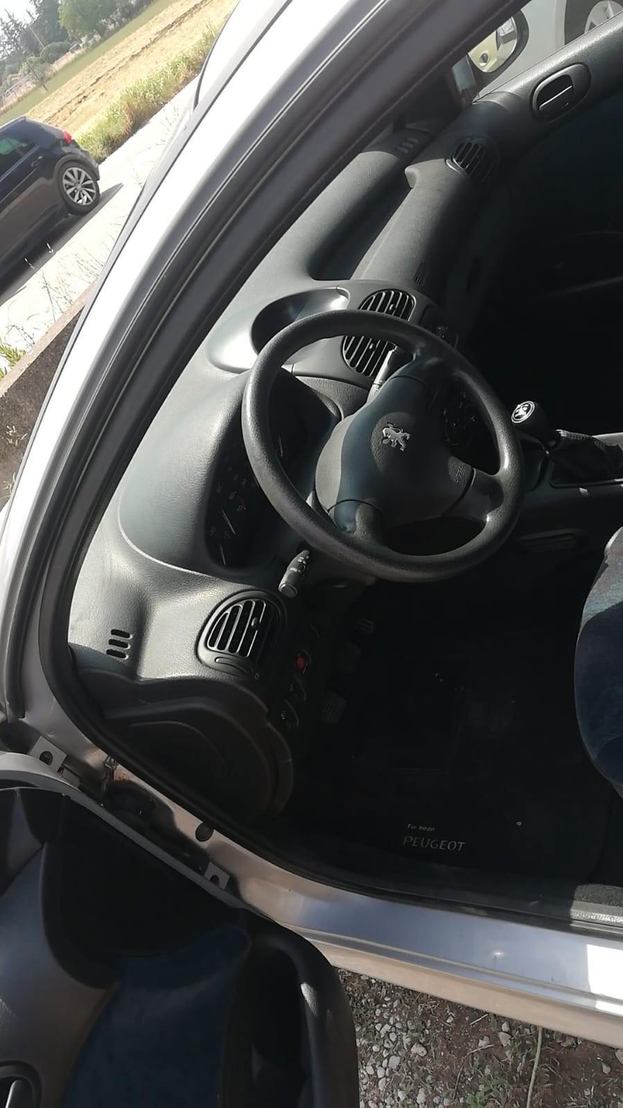 Peugeot 206 1.1 5p. XR