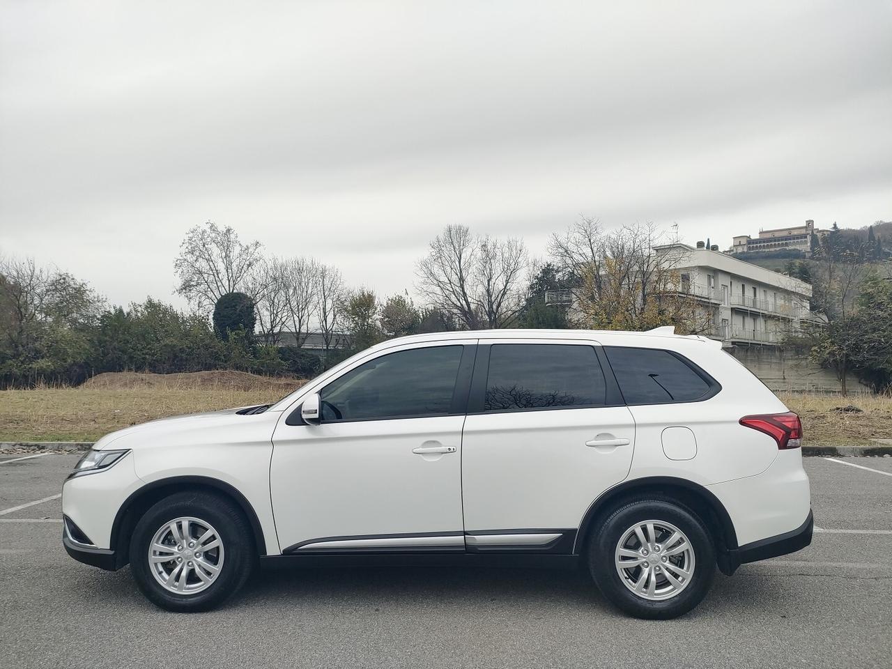 MITSUBISHI Outlander 2.0 CVT Intense 4w