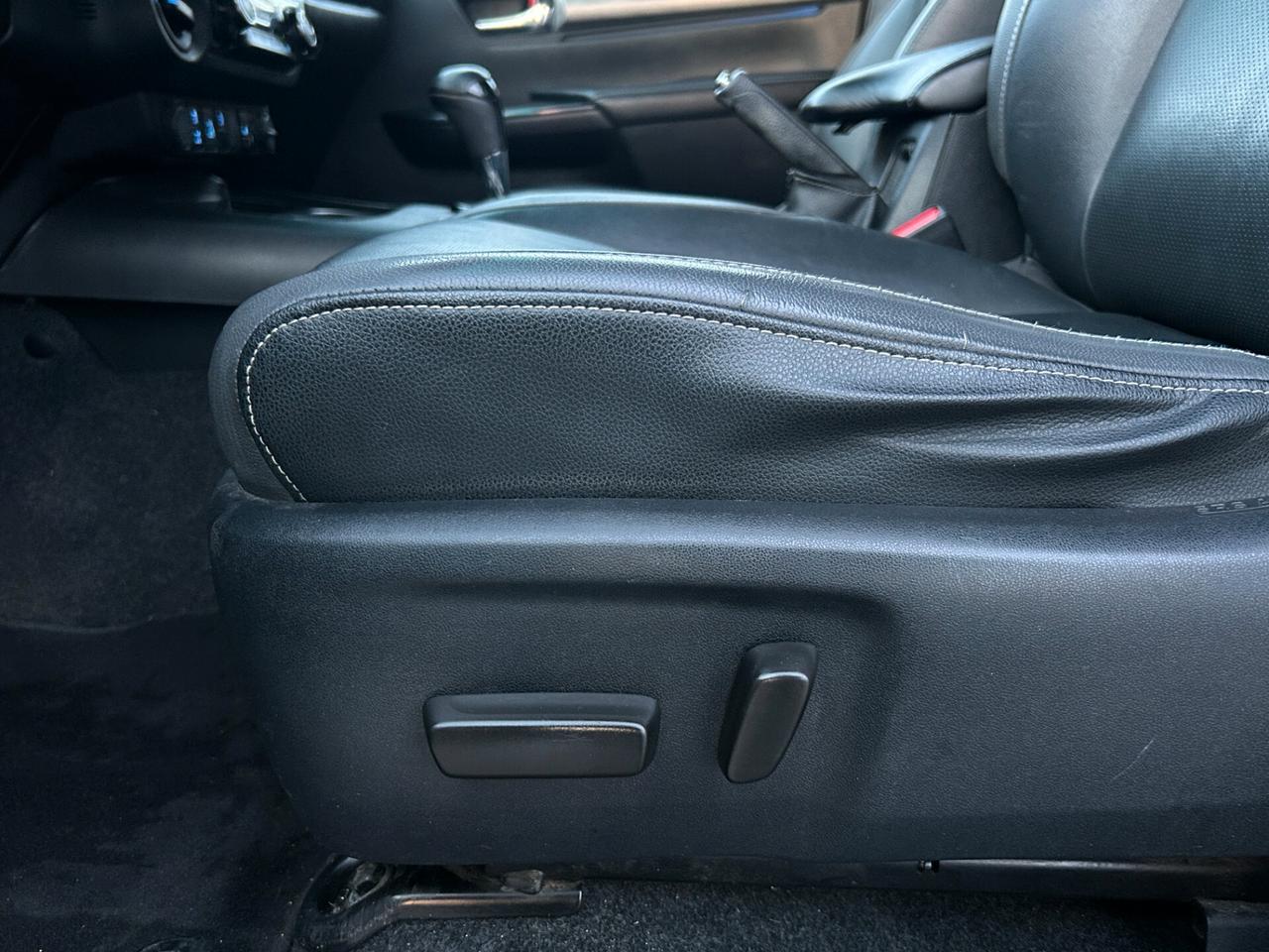 Toyota Hilux 2.8 d double cab Invincible 4wd auto