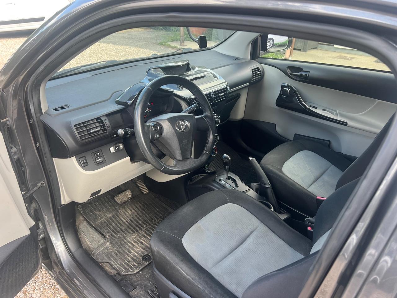 Toyota iQ 1.0 CVT Lounge anno 2015