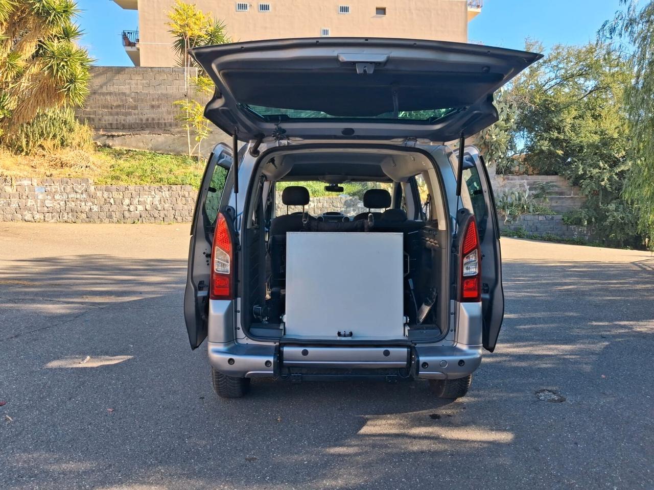 Peugeot Partner Pianale ribassato con rampa disabili in carrozzina