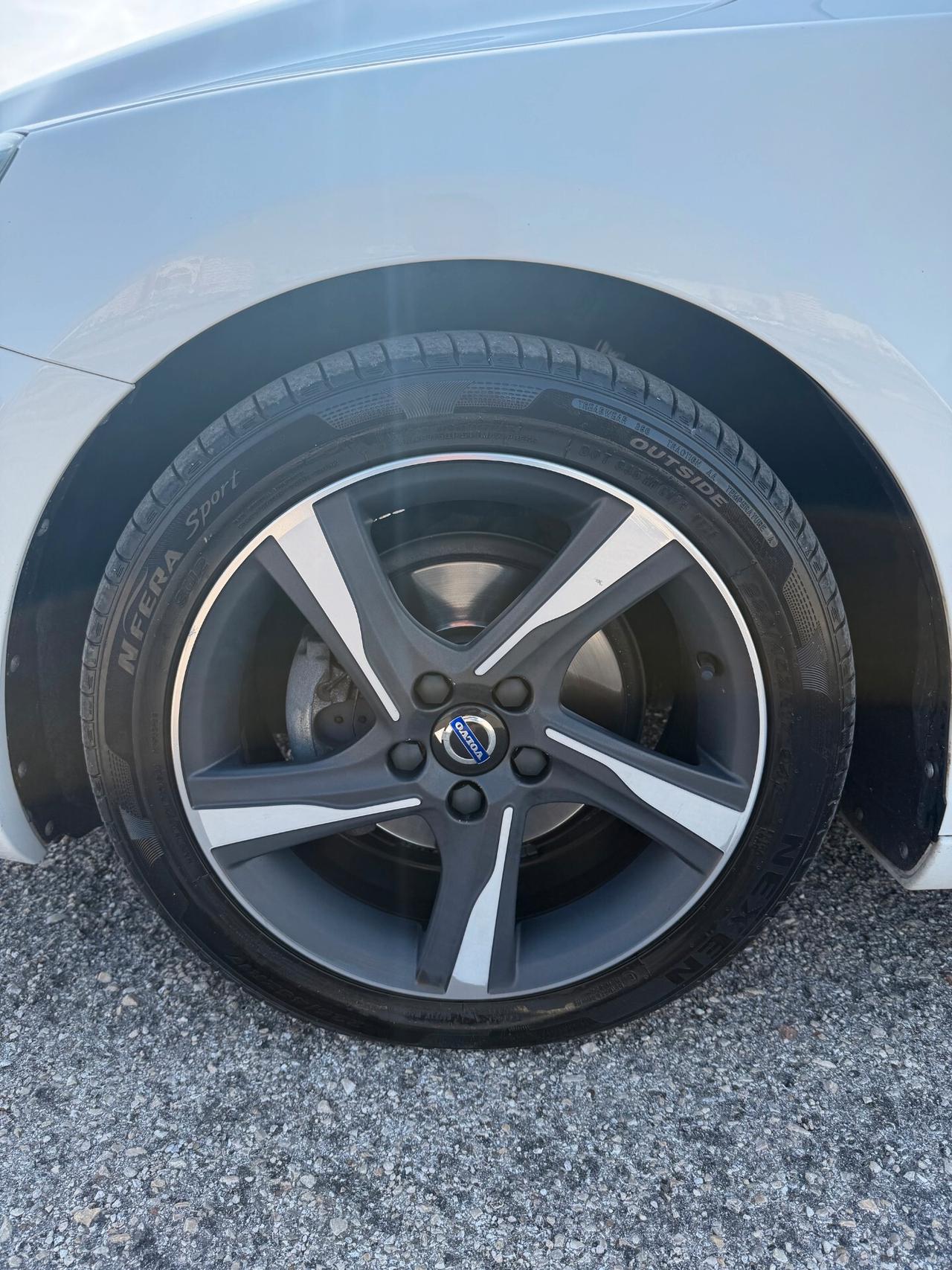 Volvo V40 D2 1.6 R-design Kinetic