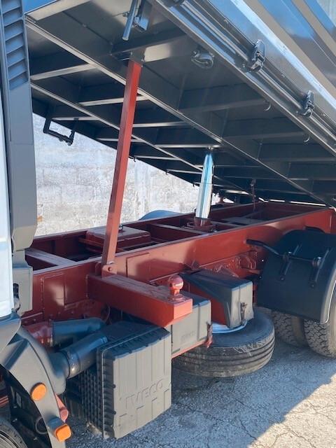 IVECO EUROCARGO 80E15 RIBALTABILE TRILATERALE (PREZZO+IVA)